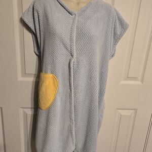 2018 Cozy Blue Hooded Robe with Yellow Pocket